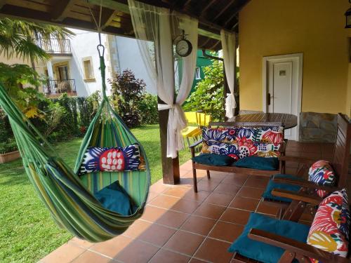 a hammock on the patio of a house at El Rincón de las Marismas in Carasa