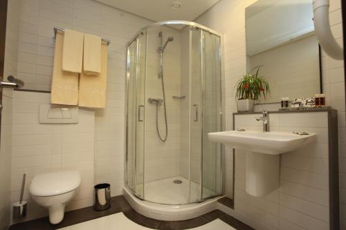 Salle de bains dans l'établissement Le Corail Suites Hotel