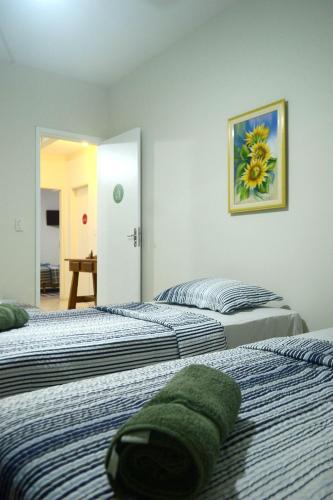 two beds sitting next to each other in a bedroom at A Casa Morro do Moreno in Vila Velha