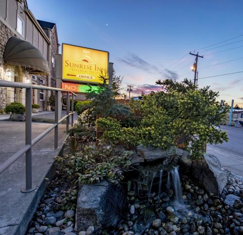 a building with a sign on the side of a street at Sunrise Inn in Anacortes