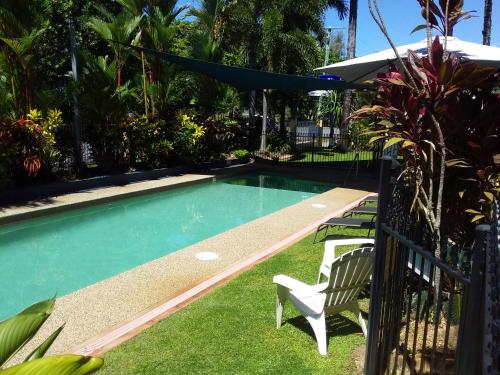 Hồ bơi trong/gần The York Beachfront Holiday Apartments