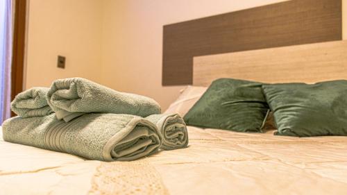 a bed with towels sitting on top of it at Hotel Boutique Suri in La Serena