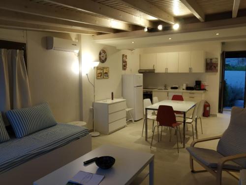 A kitchen or kitchenette at Isabel Artemis