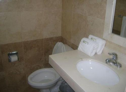 Ένα μπάνιο στο Hotel Itto Acapulco