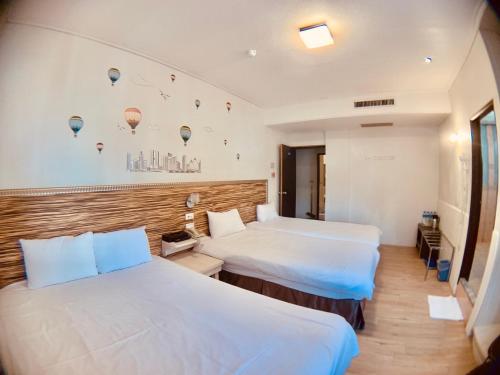 מיטה או מיטות בחדר ב-Dung Shin Hotel