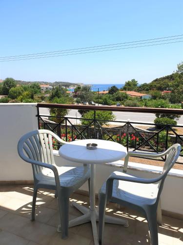 Gallery image of Hotel Ermioni in Kalamitsi