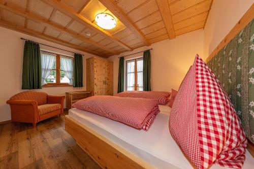 a bedroom with two beds and a couch in a room at Ferienhaus 4erspitzblick in Mittenwald