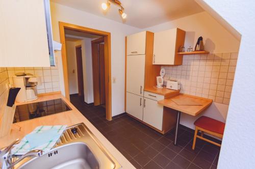 Kuchyň nebo kuchyňský kout v ubytování Berggasthof Heuberghaus, direkt am Rennsteig