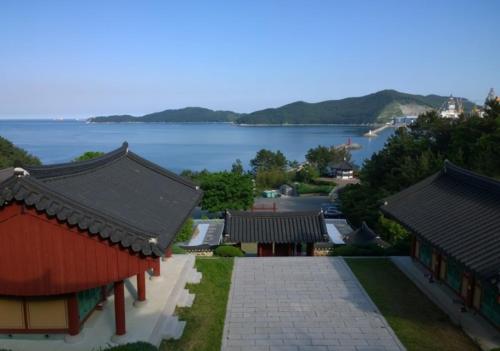 an overhead view of roofs of buildings and a lake at GONGGAN Residence Hotel in Geoje 
