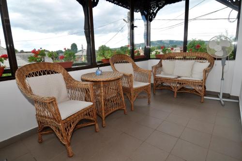 Balkón nebo terasa v ubytování Bed & Breakfast Popamuseum Tarpesti strada Muzeului nr 28