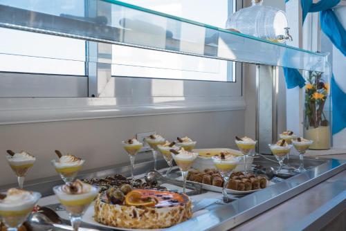 Makanan di atau berdekatan hotel