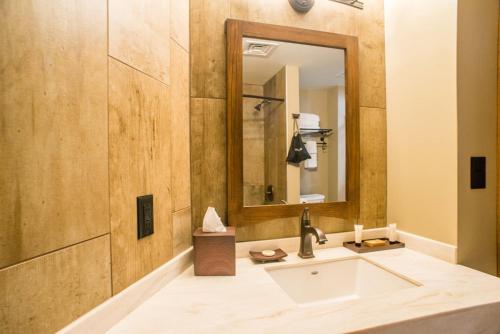 Echo Bluff State Park Lodge and Cabins – Photos 5