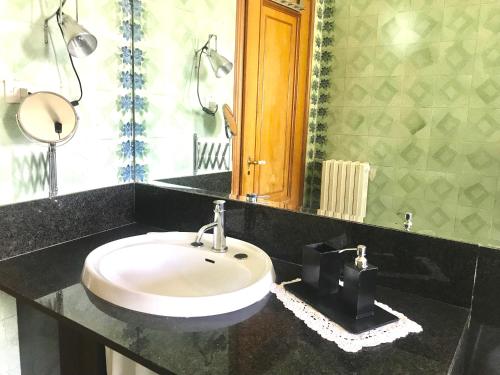 a bathroom with a sink and a mirror at Gio del Mar con Vista sullo Jonio in Cariati