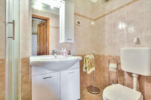 Ένα μπάνιο στο Villa Alba