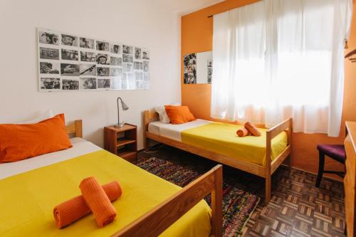 מיטה או מיטות בחדר ב-Olive Hostel Lagos