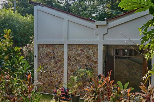 Taman di luar Ayu Hotel Karimunjawa