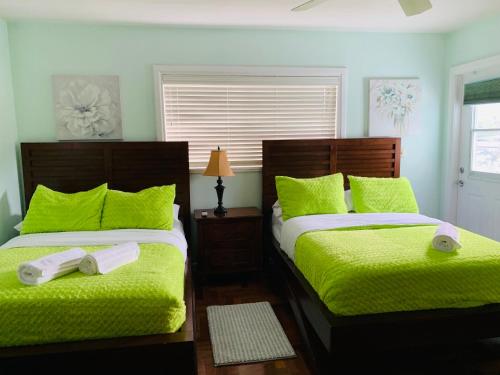 Llit o llits en una habitació de Blue House Miami