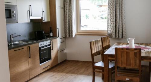 Kuchyň nebo kuchyňský kout v ubytování Friatscher Apartment