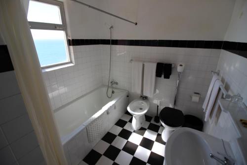 A bathroom at O Facho Guest House