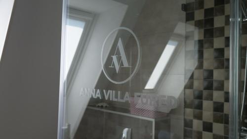 a sign on the side of a shower in a bathroom at Anna Villa Füred Boutique Rooms in Balatonfüred