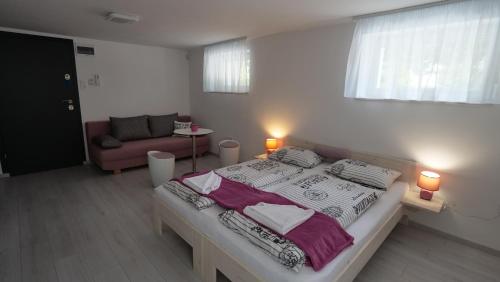 Posteľ alebo postele v izbe v ubytovaní Anna Villa Füred Boutique Rooms