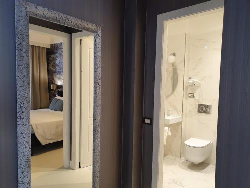 a bathroom with a shower and a toilet in a room at Hotel Maxim Axial in Florence