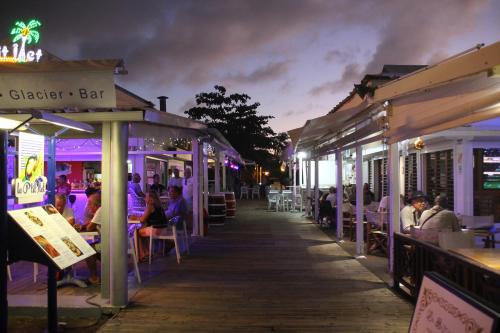 a group of people sitting at restaurants at night at BlueDreamVacances Marines IV in Saint-François