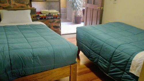 a bedroom with a bed and a bed sidx sidx sidx at B&B Chayana Wasi in Ollantaytambo