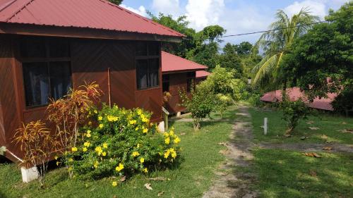 Taman di luar Johan Chalet