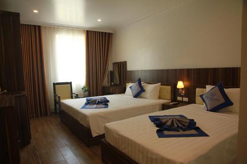 Säng eller sängar i ett rum på Khách sạn Hải Quân - The Marine Hotel