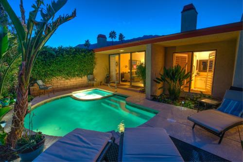 Πισίνα στο ή κοντά στο Sundance Villas by Private Villa Management