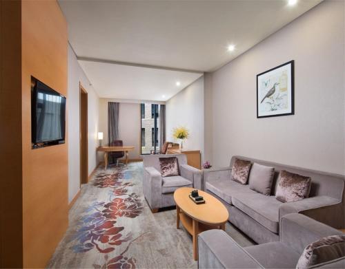 Coin salon dans l'établissement Ramada by Wyndham Beijing Airport