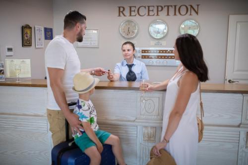 Επισκέπτες που μένουν στο Sunny Castle Hotel - All Inclusive, Beach and Free parking