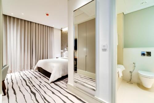 A bed or beds in a room at Vida Downtown Residences
