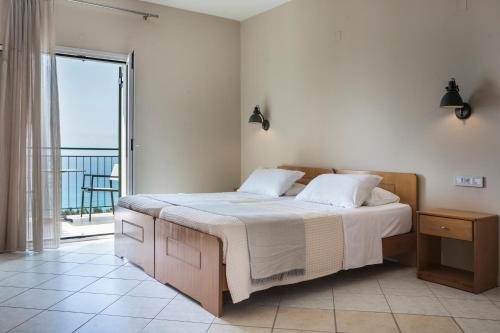 Postel nebo postele na pokoji v ubytování Antonia Hotel