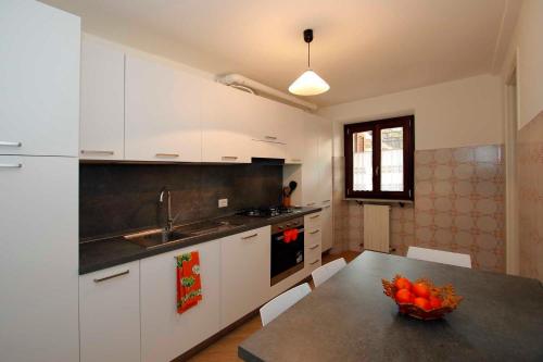 Il Giardino Segreto的厨房或小厨房