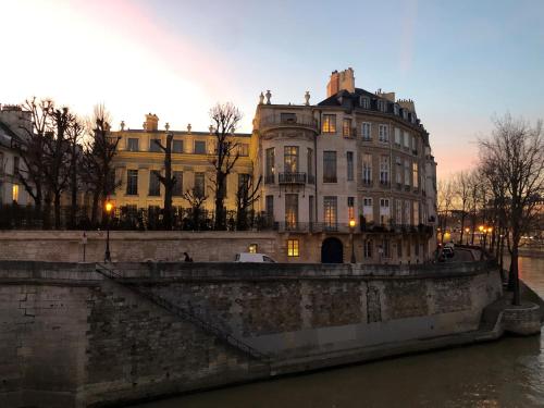 Studio Île Saint Louis 75004 Paris