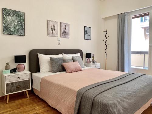 Nadia's apartment , Athens