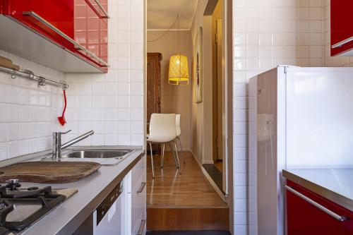 Virtuvė arba virtuvėlė apgyvendinimo įstaigoje Sui tetti del centro di Genova by Wonderful Italy