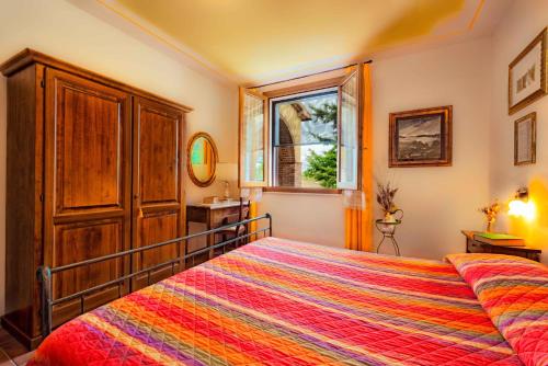a bedroom with a large bed and a window at Il Grottino di Saturnia in Saturnia