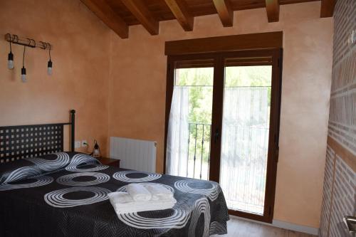 A bed or beds in a room at La Mira