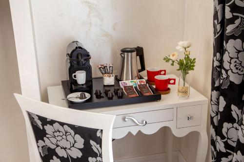 Set per la preparazione di tè e caffè presso I Fiumi Di Navona