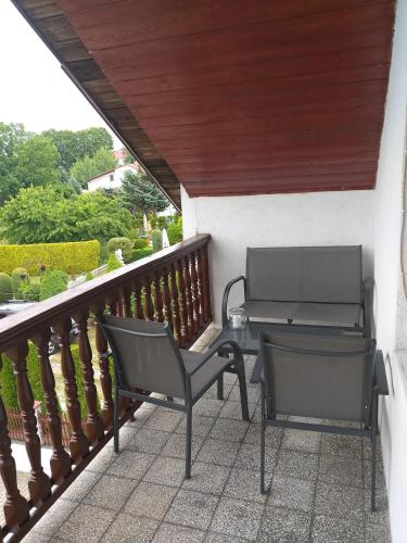two chairs and a table on a balcony at Pokoje gościnne Venezia in Czaplinek