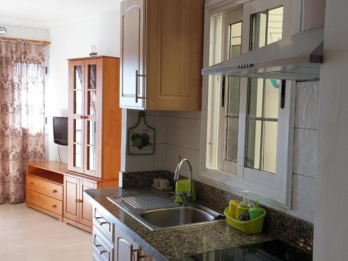 A kitchen or kitchenette at Primera linea del mar