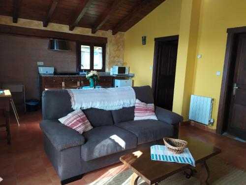 a living room with a couch and a table at H&AP Rural Merrutxu in Ibarrangelu