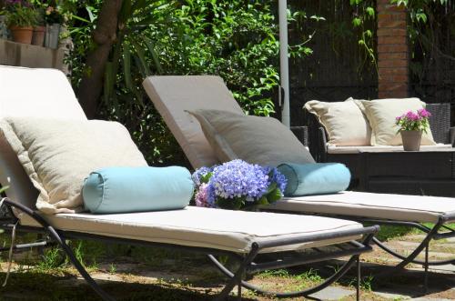 two chaise lounges with pillows and flowers at Frasteva Resort in Valverde