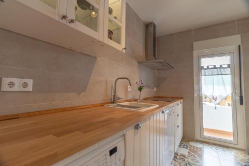 A kitchen or kitchenette at Río Duero 1