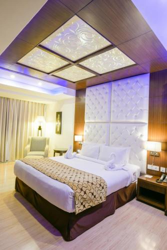 a bedroom with a large bed in a room at Souvenir Jaipur in Jaipur