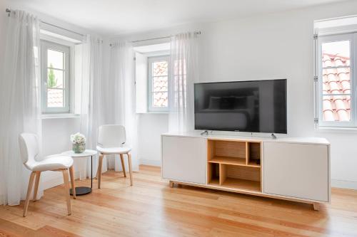 TV a/nebo společenská místnost v ubytování Tandem Palacio Alfama Apartments