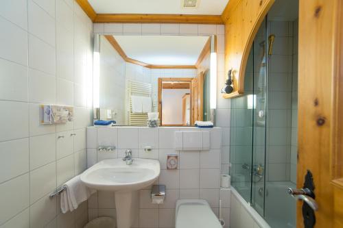 Et badeværelse på Hotel Sonne Fex Alpine Hideaway